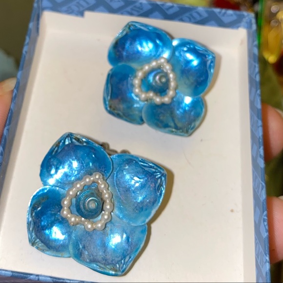 Love! Beautifully handmade:painted shell clip ons - Picture 7 of 7